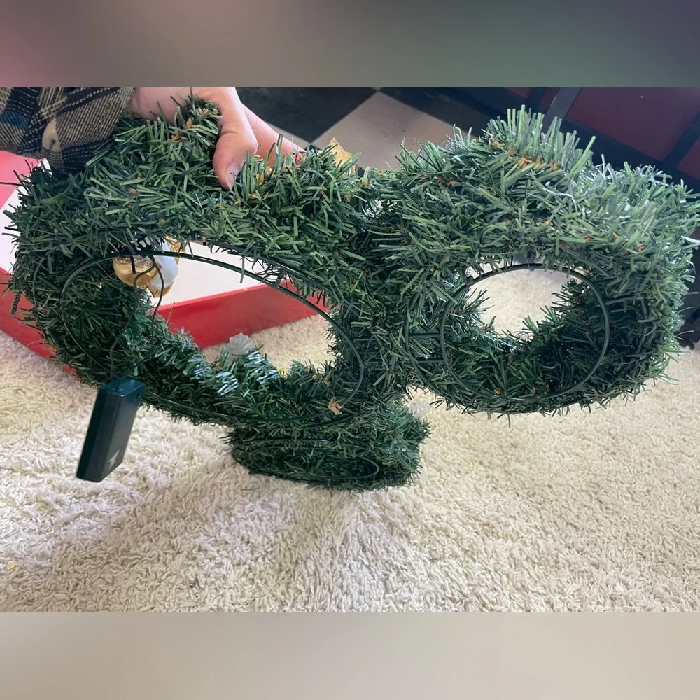 2008 Disney Store Exclusive Mickey Mouse Christmas Light Up Wreath With Ornament